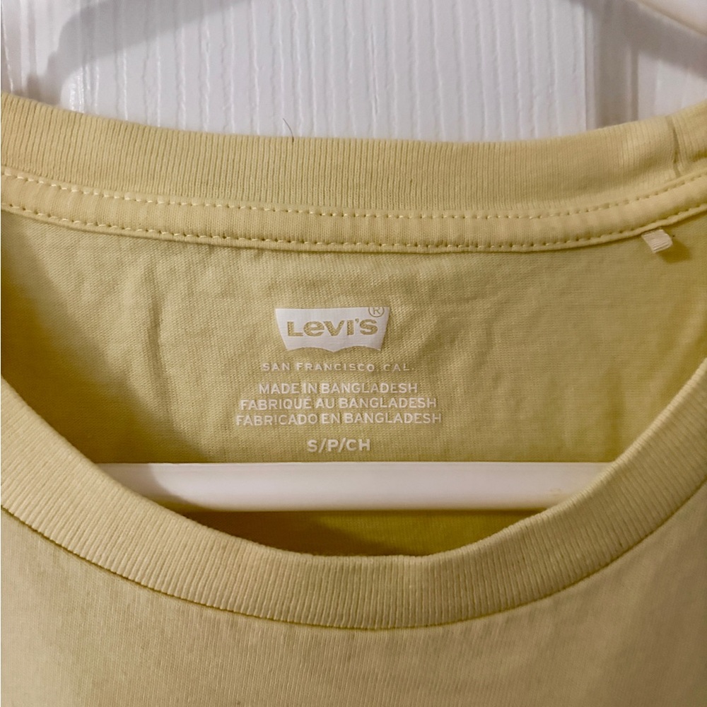 Levi’s Yellow Tee - Picture 2 of 3